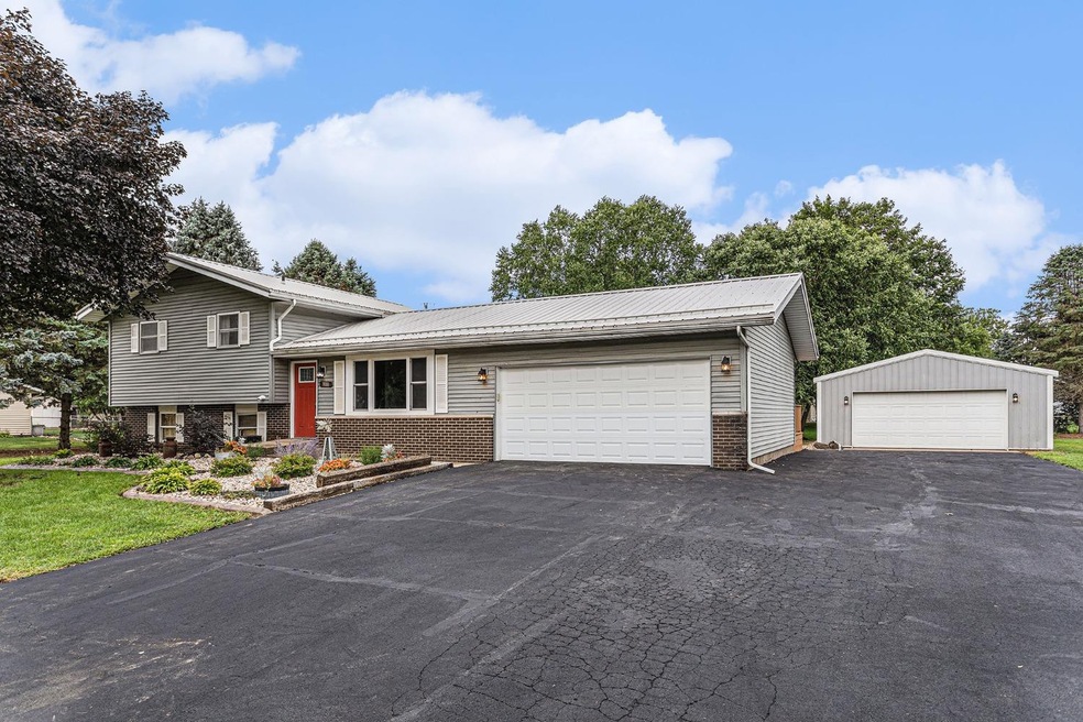 3888 S Wayne Dr, La Porte, IN 46350 - photo 1