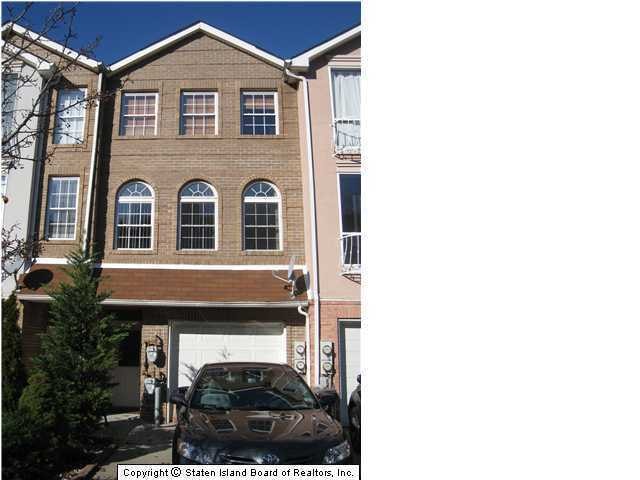 202 Wellington Ct, Staten Island, NY 10314 - photo 1