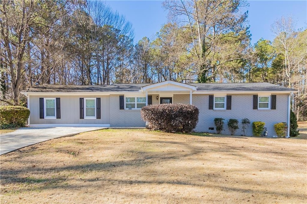 Ranch-style house featuring a front lawn