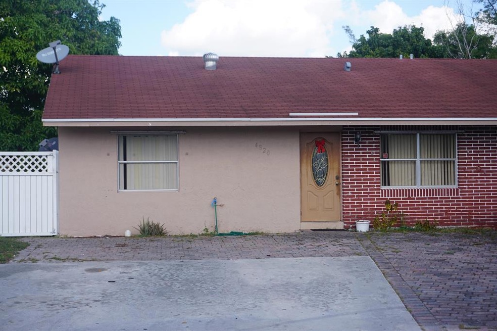 4820 Saratoga Rd, West Palm Beach, FL 33415 - photo 1