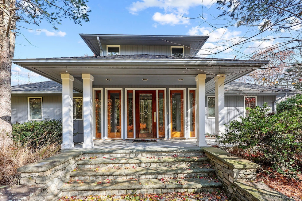 For Sale $724,900 • Co-Listing Agent