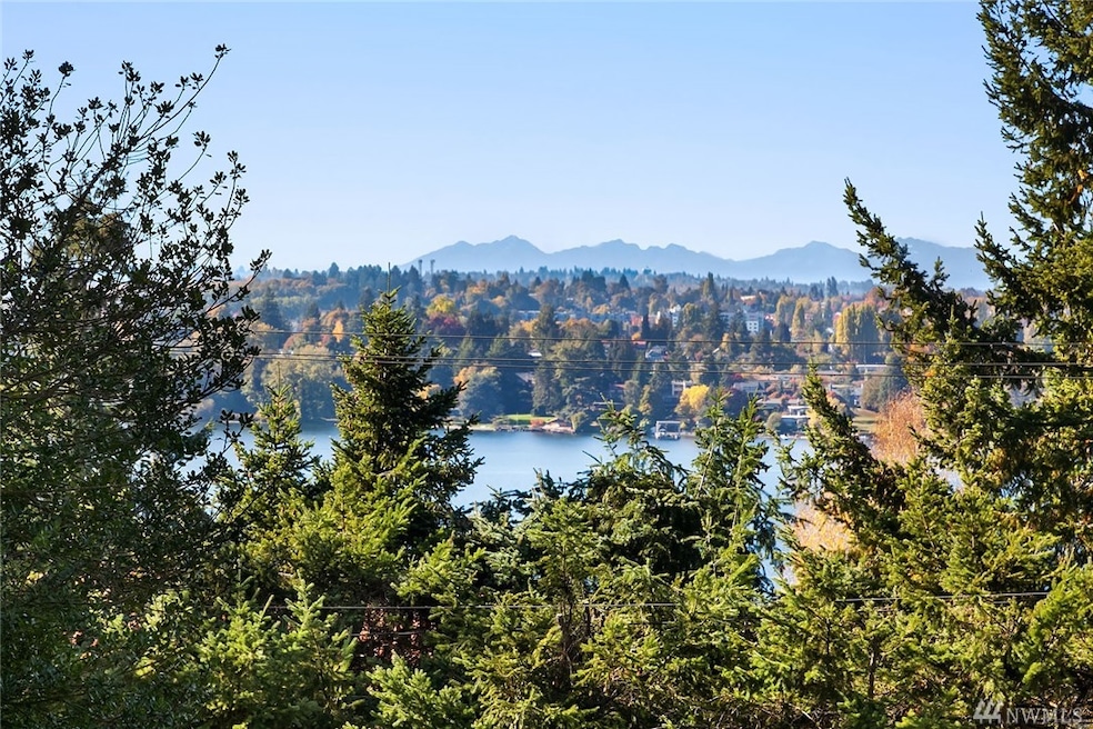 7410 W Mercer Way, Mercer Island, WA 98040 - photo 1