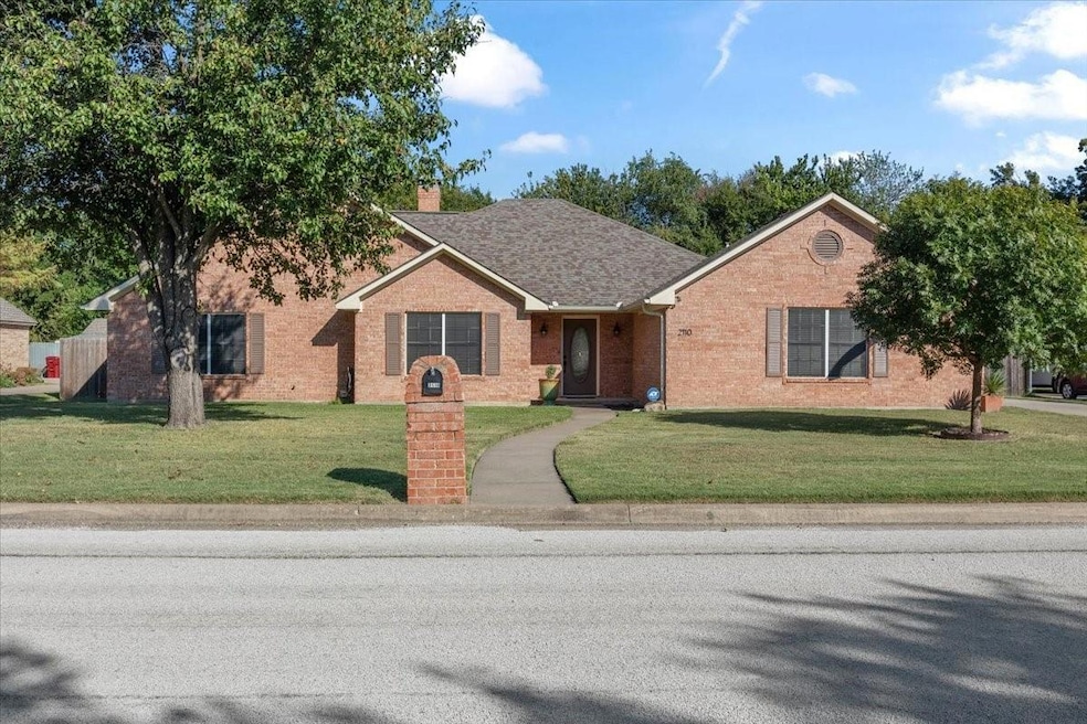 2110 Pecan St, Bonham, TX 75418 - photo 1