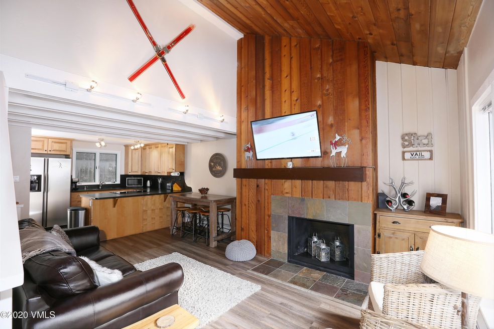 2823_kinnickinnick_6b_living_2