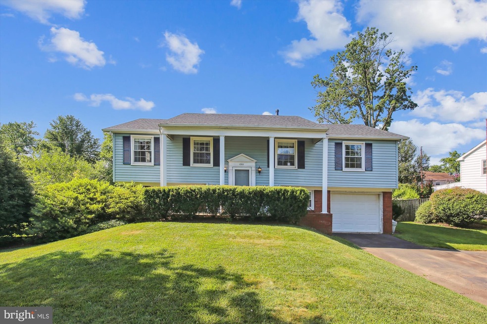 13111 Poplar Tree Rd, Fairfax, VA 22033 - photo 1