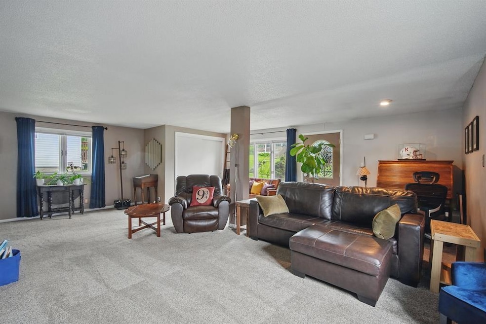 819 Olinda Ave, Des Moines, IA 50315 - photo 1