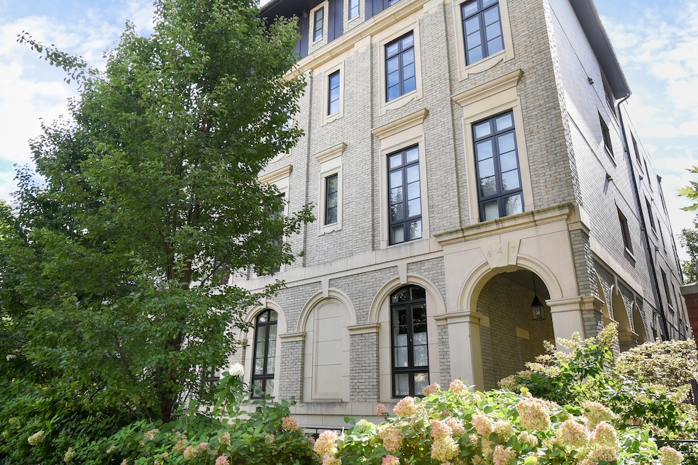 647 W Melrose St unit 5, Chicago, IL 60657 - photo 1