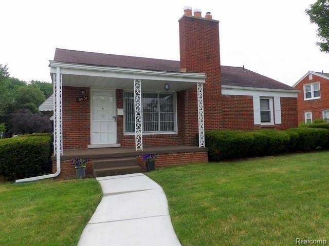 EXCELLENT ALLEN PARK LOCATION ON A QUIET TREE-LINE