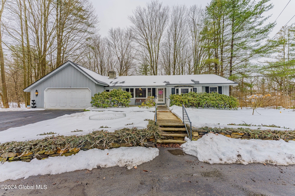 12 Morgan St, Saratoga Springs, NY 12866 - photo 1