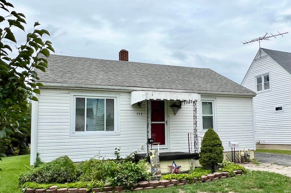 556 Elmwood Dr, Frankfort, IN 46041 - photo 1