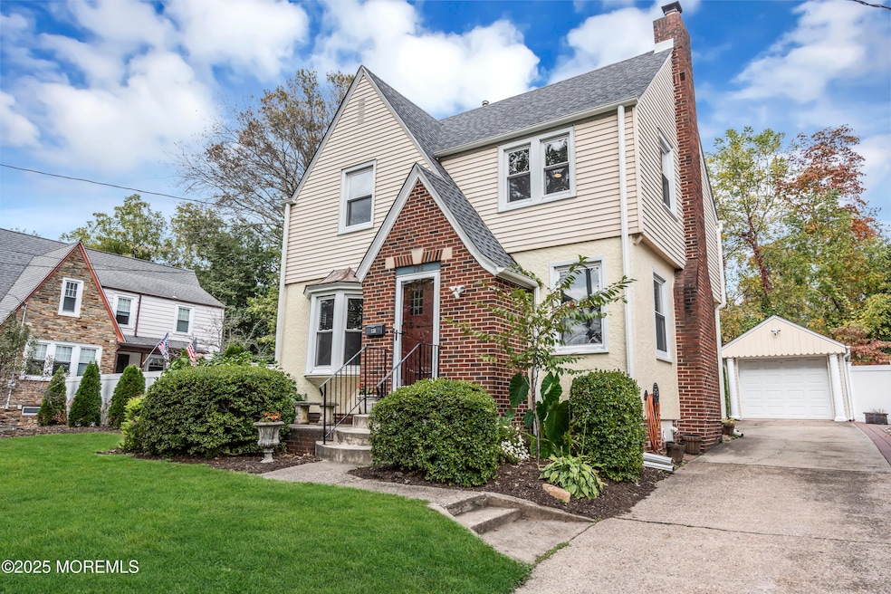 Pending $379,900 • Co-Listing Agent