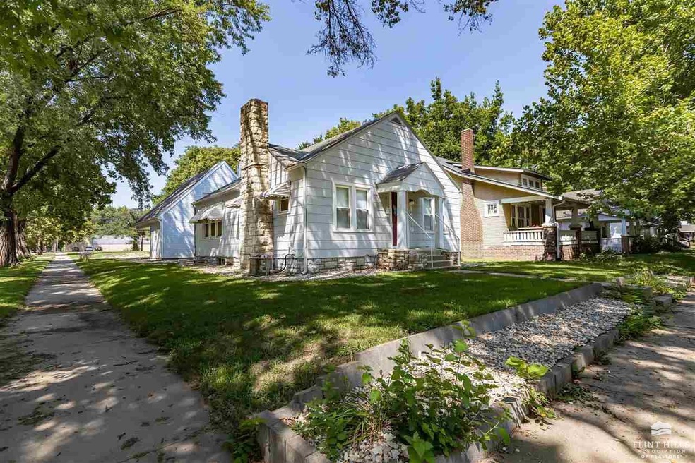 1530 Houston St, Manhattan, KS 66502 - photo 1