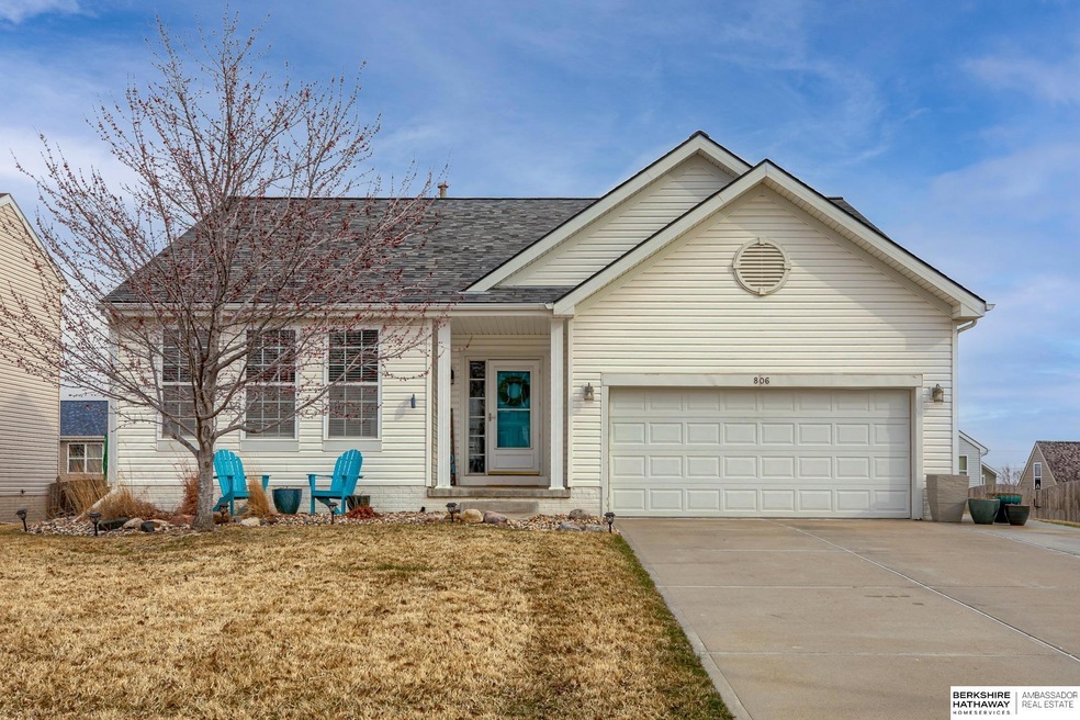 806 Mineral Dr, Papillion, NE 68046 - photo 1