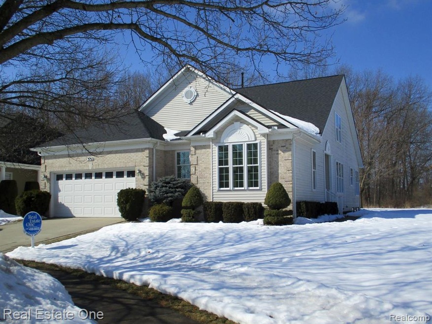 3950 Hillsdale Dr unit 197, Auburn Hills, MI 48326 - photo 1