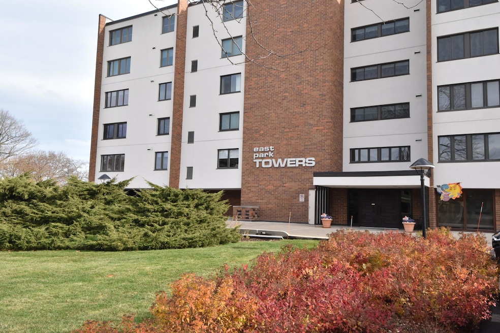 East Park Towers unit 1CN, Racine, WI 53403 - photo 1