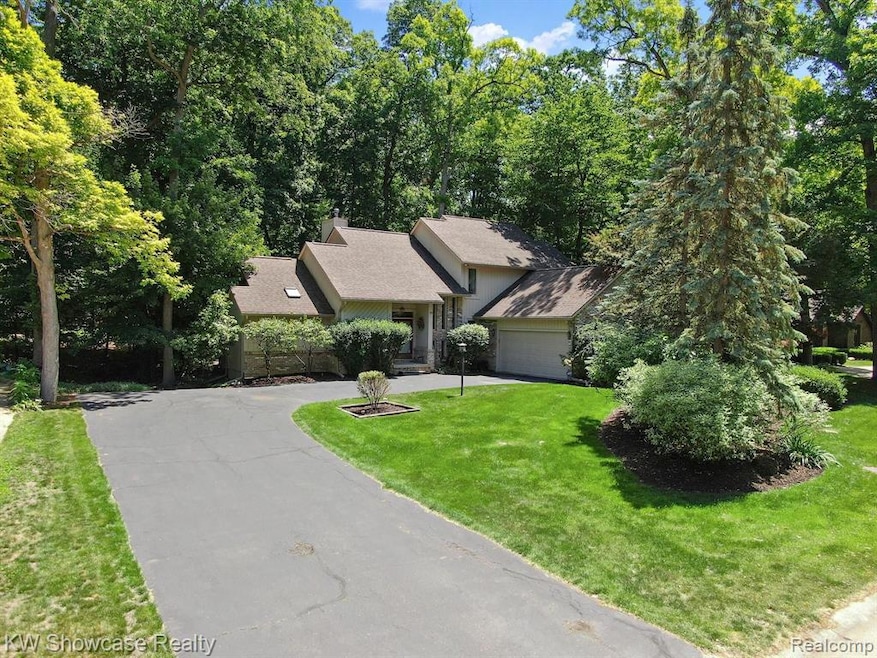 3629 Oakleaf Dr, West Bloomfield, MI 48324 - photo 1