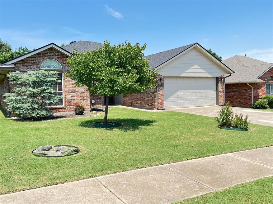 805 N Morgan Dr, Moore, OK 73160 - photo 1