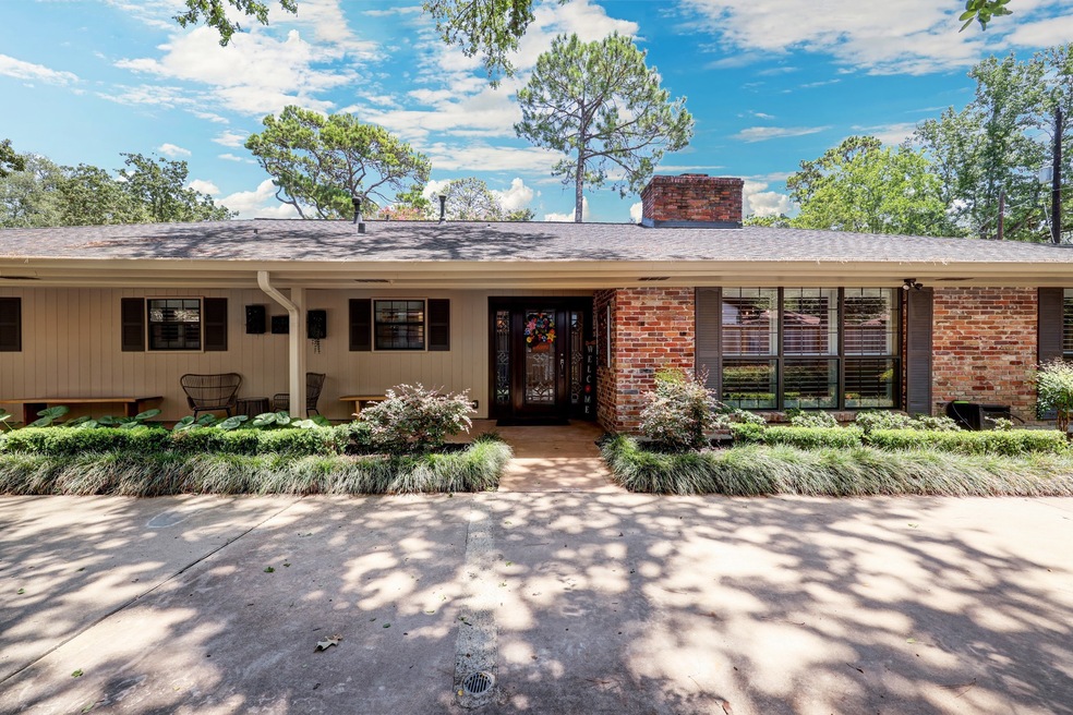 10127 Briar Dr, Houston, TX 77042 - photo 1