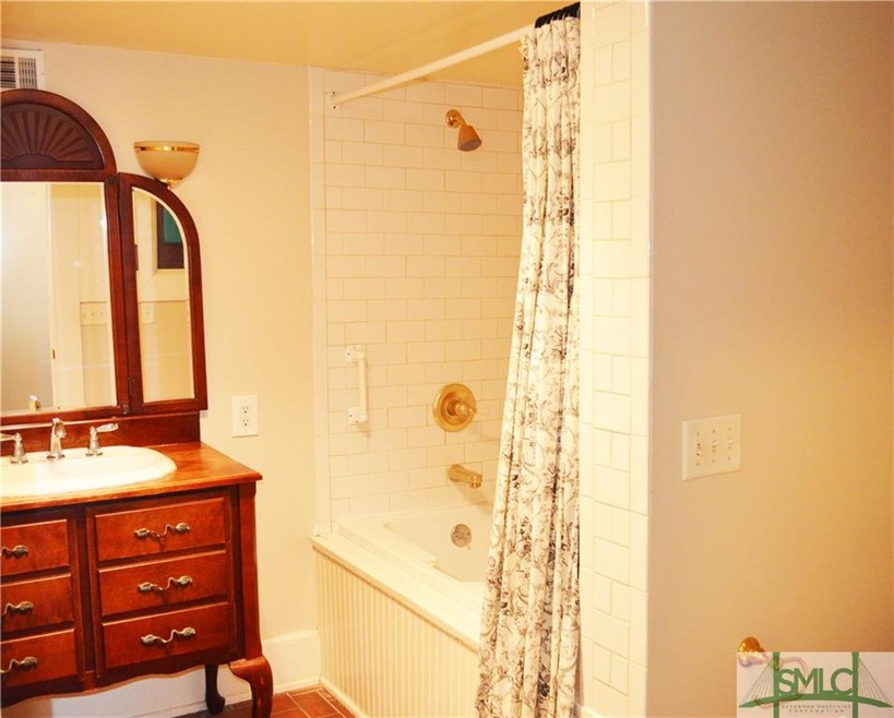 121 W Jones St unit Garden Front, Savannah, GA 31401 - photo 1