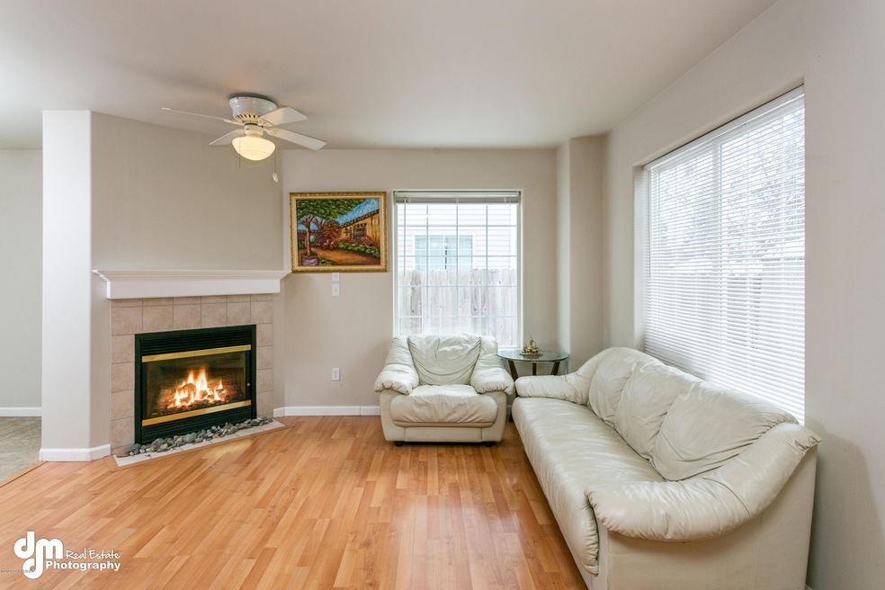 24-Living Room_1109