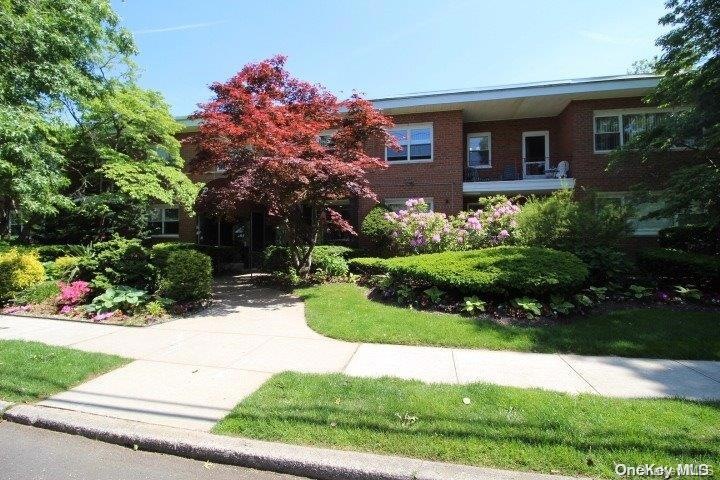 463 Summit Ave unit 2K, Cedarhurst, NY 11516 - photo 1