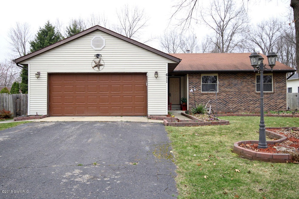 611 Glenview-1.jpg