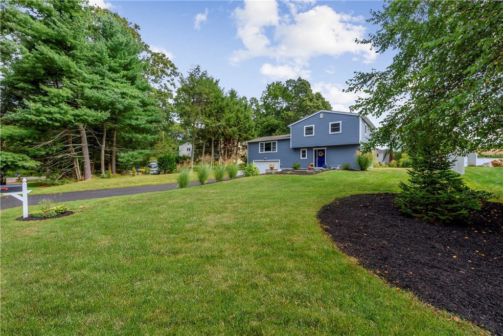 212 Greenwood Dr, Wakefield, RI 02879 - photo 1