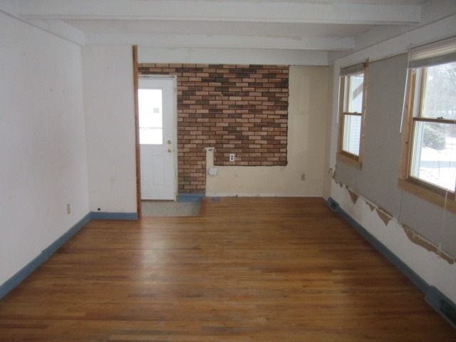 213 Hawthorne Rd, Lake In the Hills, IL 60156 - photo 1