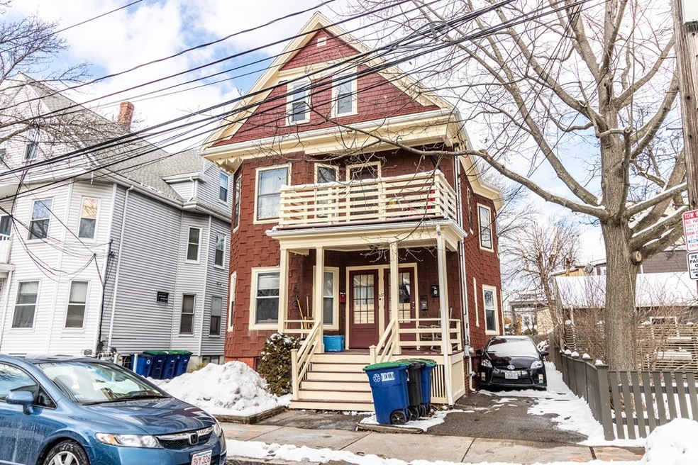 337 Summer St unit 3, Somerville, MA 02144 - photo 1