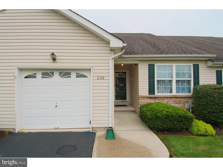 230 Franklin Ct unit 44, Royersford, PA 19468 - photo 1