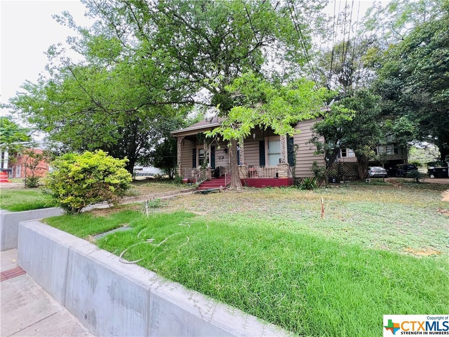 524 W Hopkins St, San Marcos, TX 78666 - photo 1