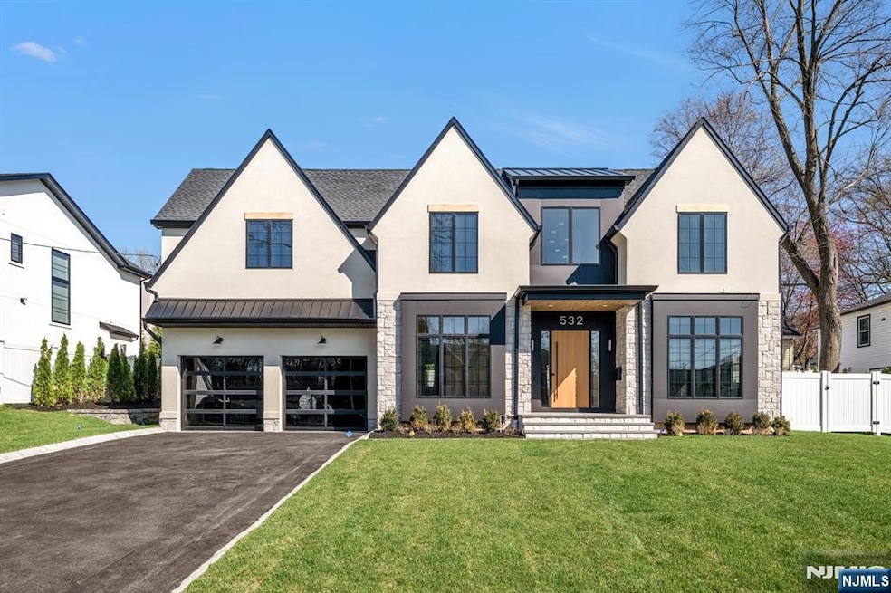 532 Burlington St, Paramus, NJ 07652 - photo 1