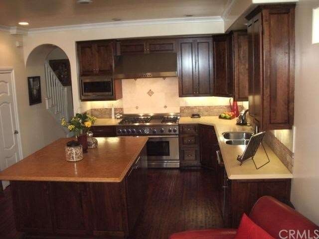 A true chef's kitchen with Thermador appliances, q