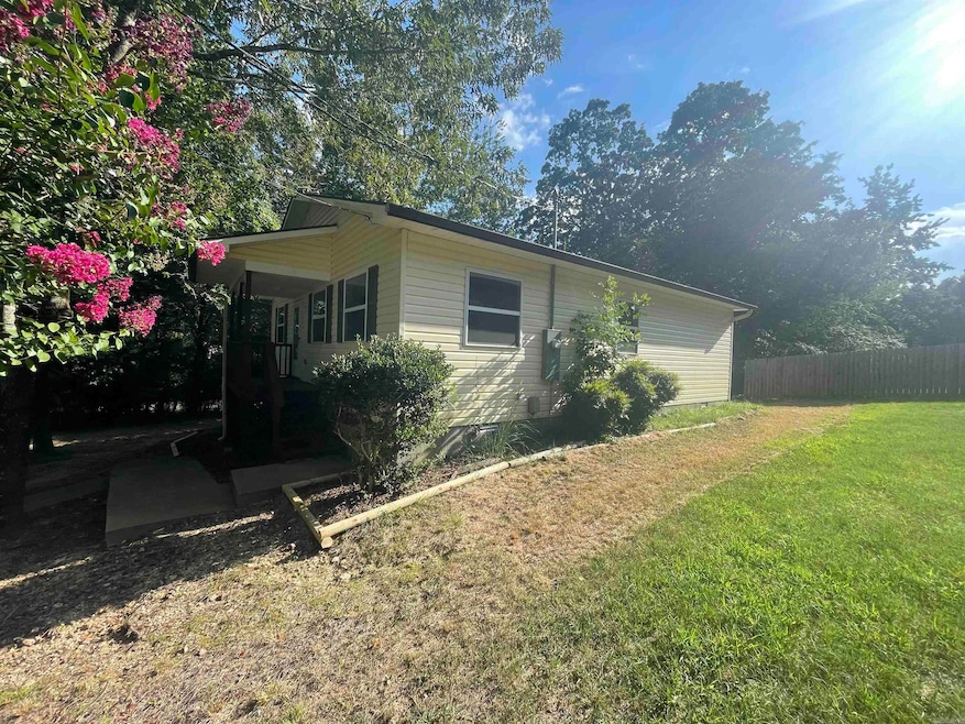 112 Newton St, Hot Springs, AR 71901 - photo 1