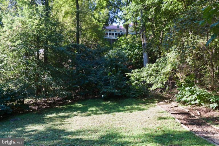 1001 Crest Ln, McLean, VA 22101 - photo 1