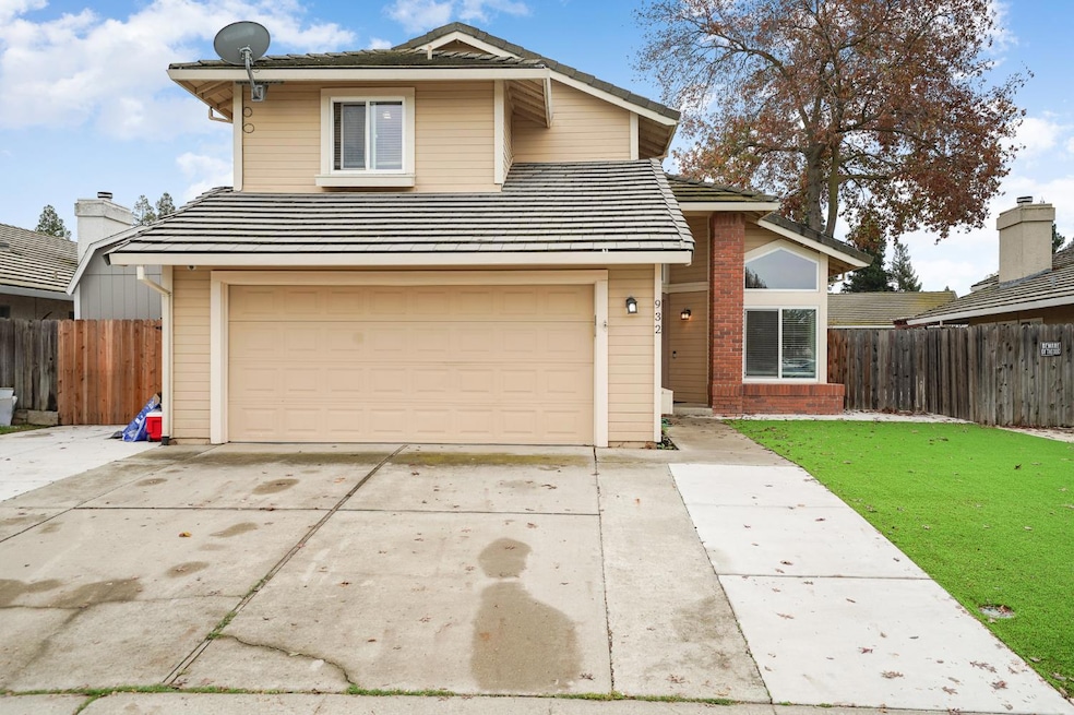 932 Vintage Oak Ave, Galt, CA 95632 - photo 1