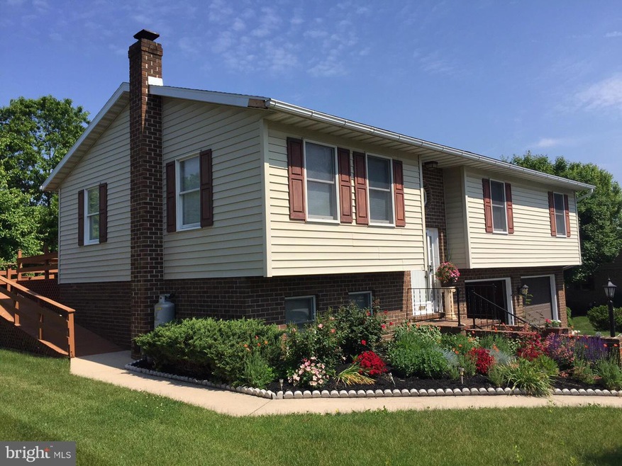 2719 Fillmore Dr, Chambersburg, PA 17201 - photo 1