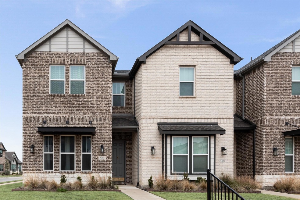 View of front property with a front yard