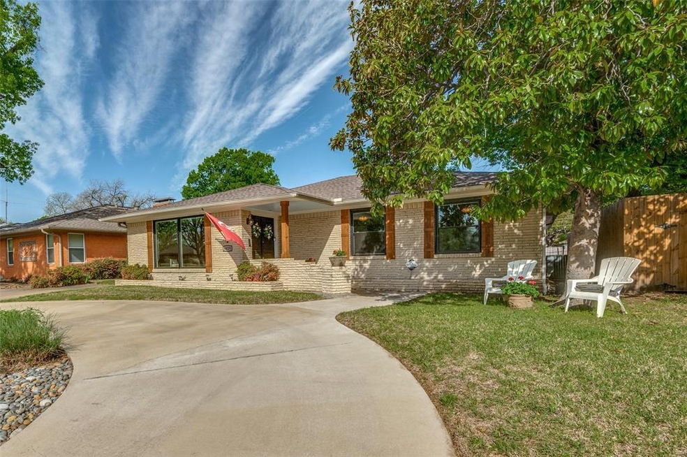 6819 E Mockingbird Ln, Dallas, TX 75214 - photo 1