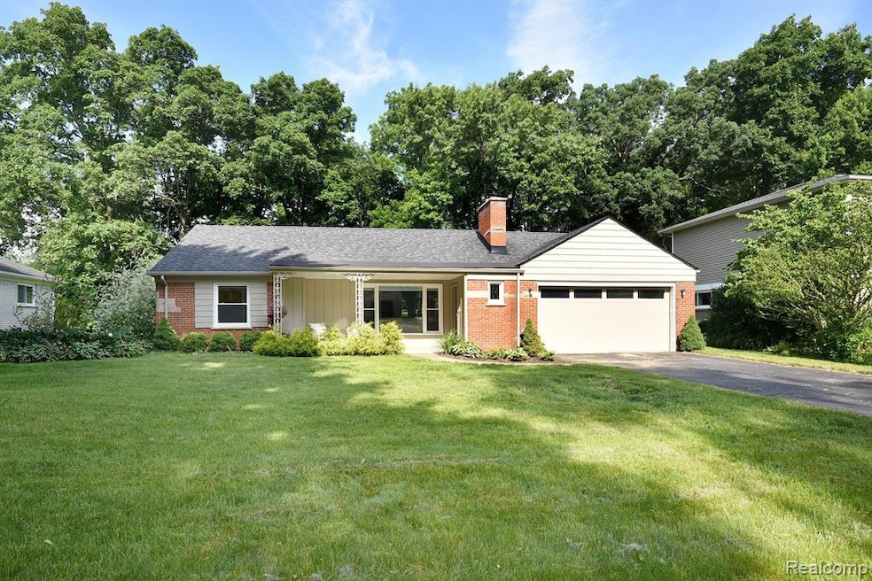 2188 Devonshire Rd, Bloomfield Hills, MI 48302 - photo 1