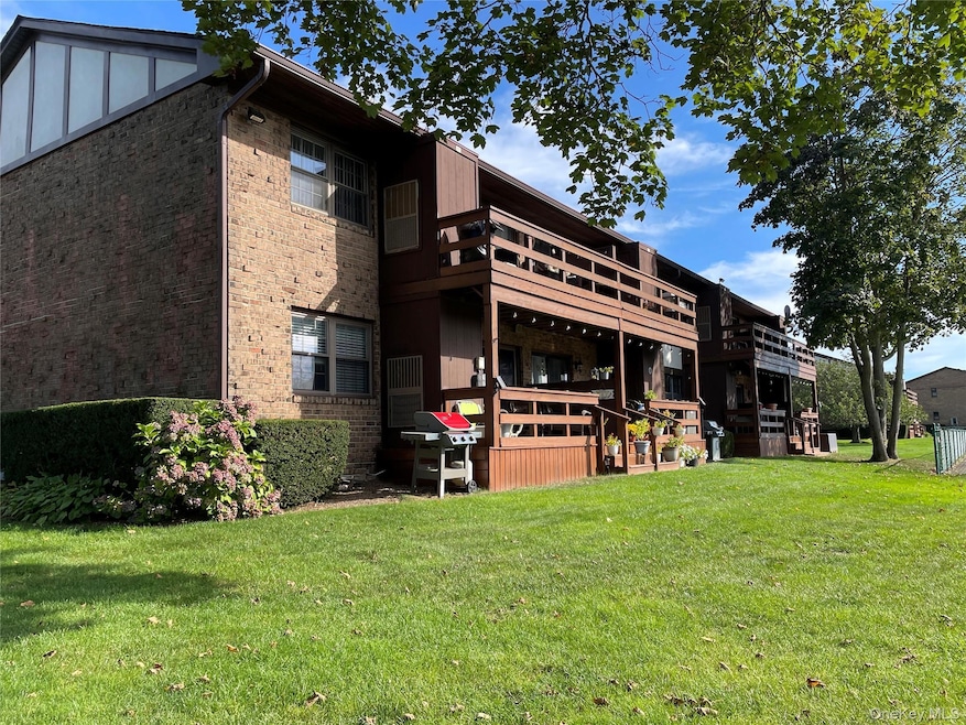 107 Mariners Way, Copiague, NY 11726 - photo 1