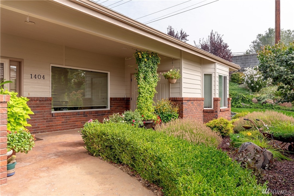 1380 Eastmont Ave unit 1404, East Wenatchee, WA 98802 - photo 1