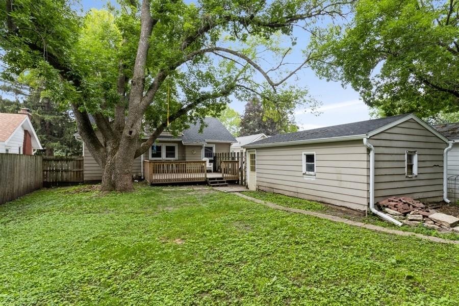 1727 Northwest Dr, Des Moines, IA 50310 - photo 1