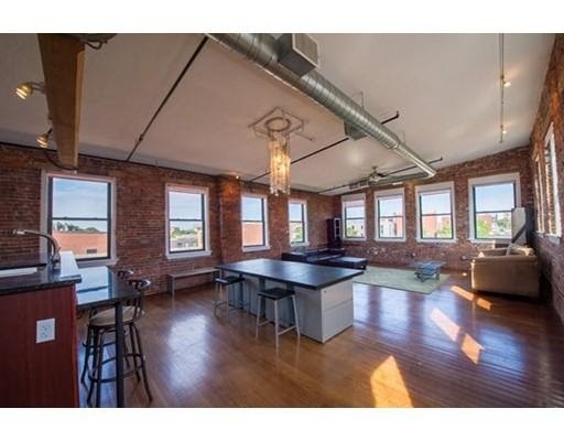 33 Munroe St unit 4, Lynn, MA 01901 - photo 1