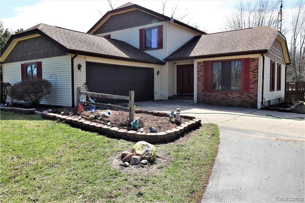 12161 N Elms Rd, Clio, MI 48420 - photo 1