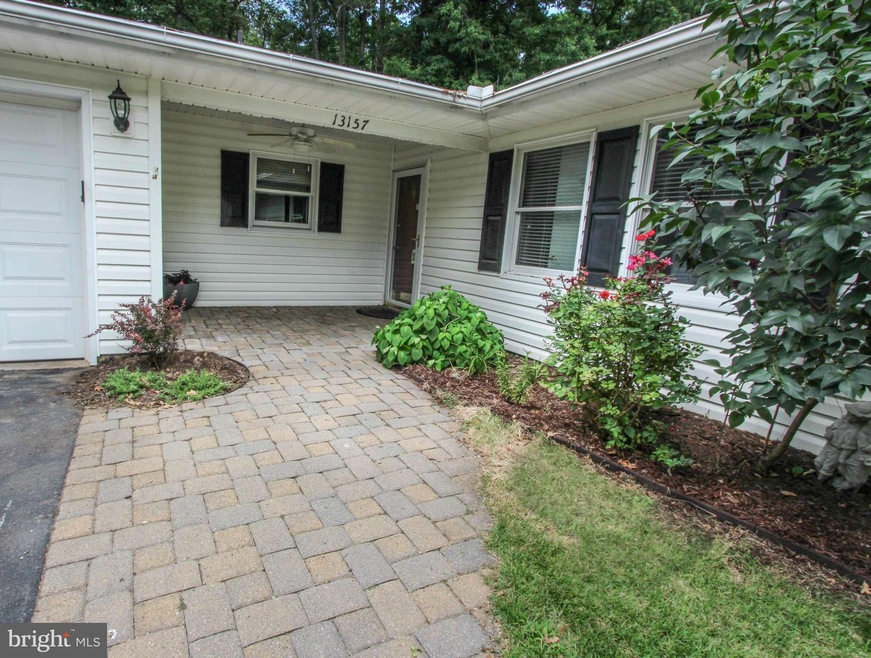 13157 Madonna Ln, Fairfax, VA 22033 - photo 1