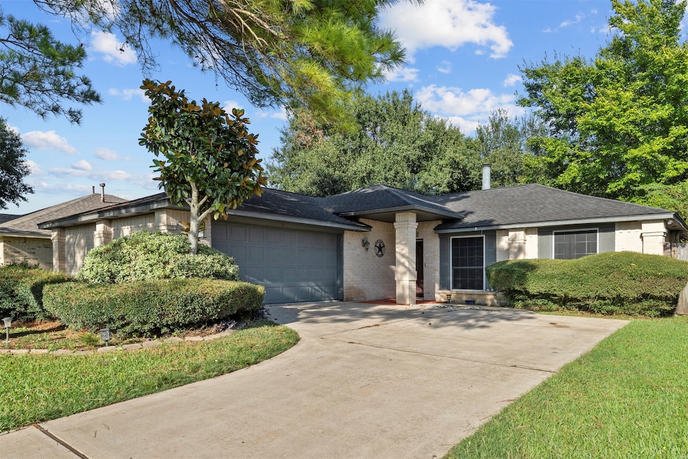 7122 Sonnet Glen Ln, Houston, TX 77095 - photo 1