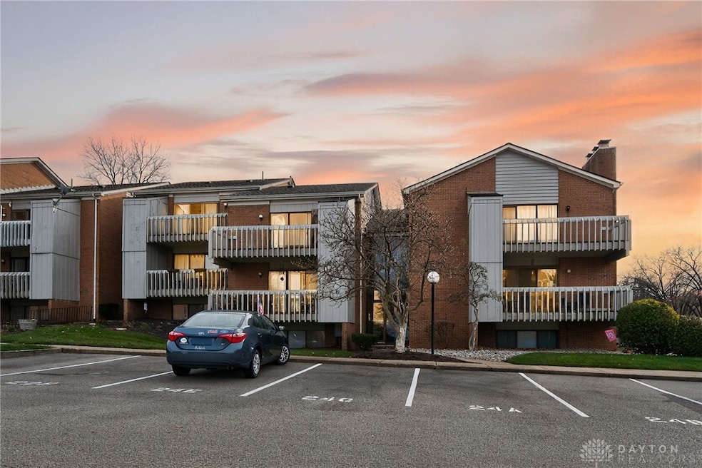 1124 Eagle Feather Cir unit 161, Dayton, OH 45449 - photo 1