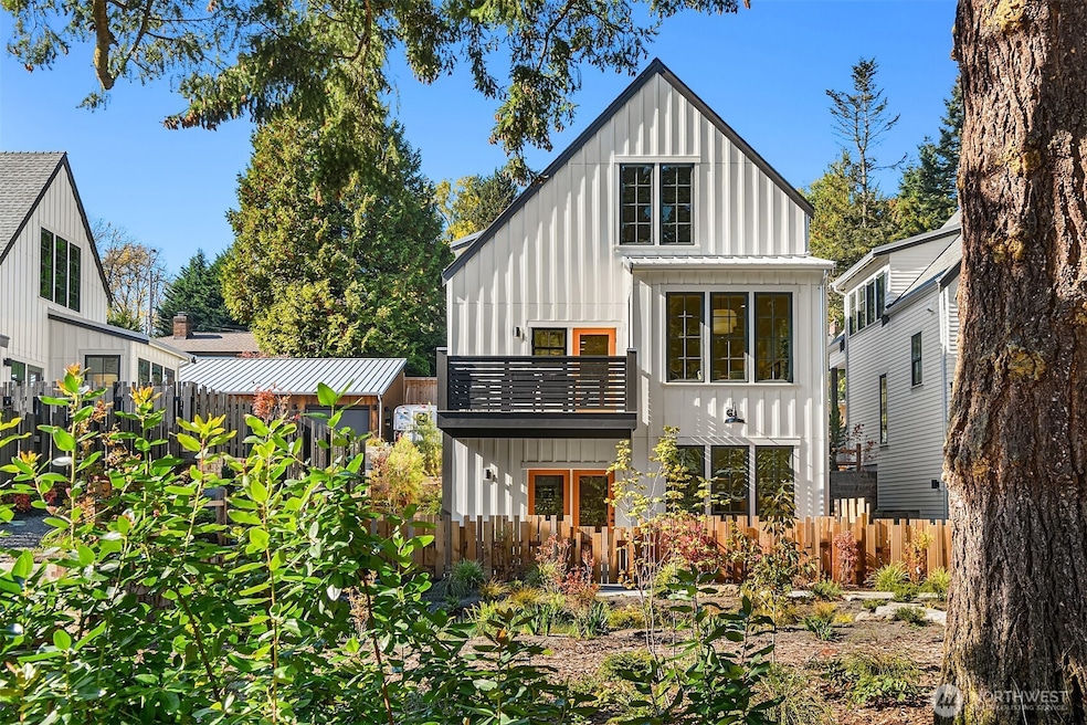 2216 NE 125th is the largest of 3 stunning floor plans at Thornton Creek Commons and enjoys a premium location with views to gardens, preserved woodlands and Thornton Creek.