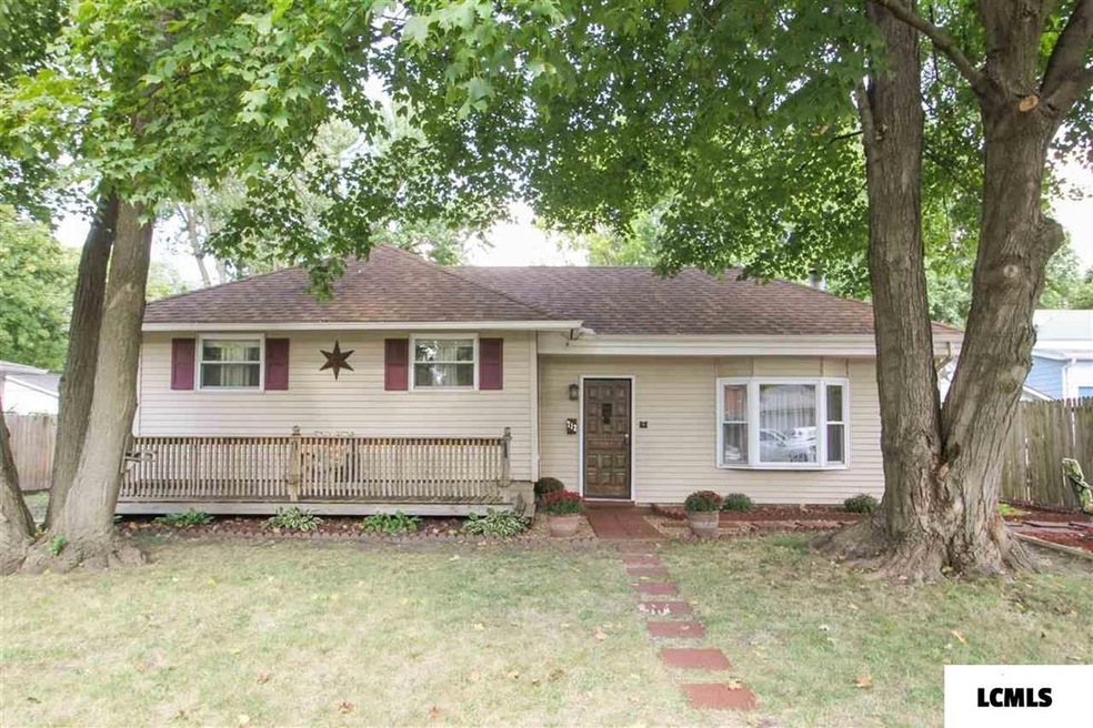 712 Peoria St, Lincoln, IL 62656 - photo 1